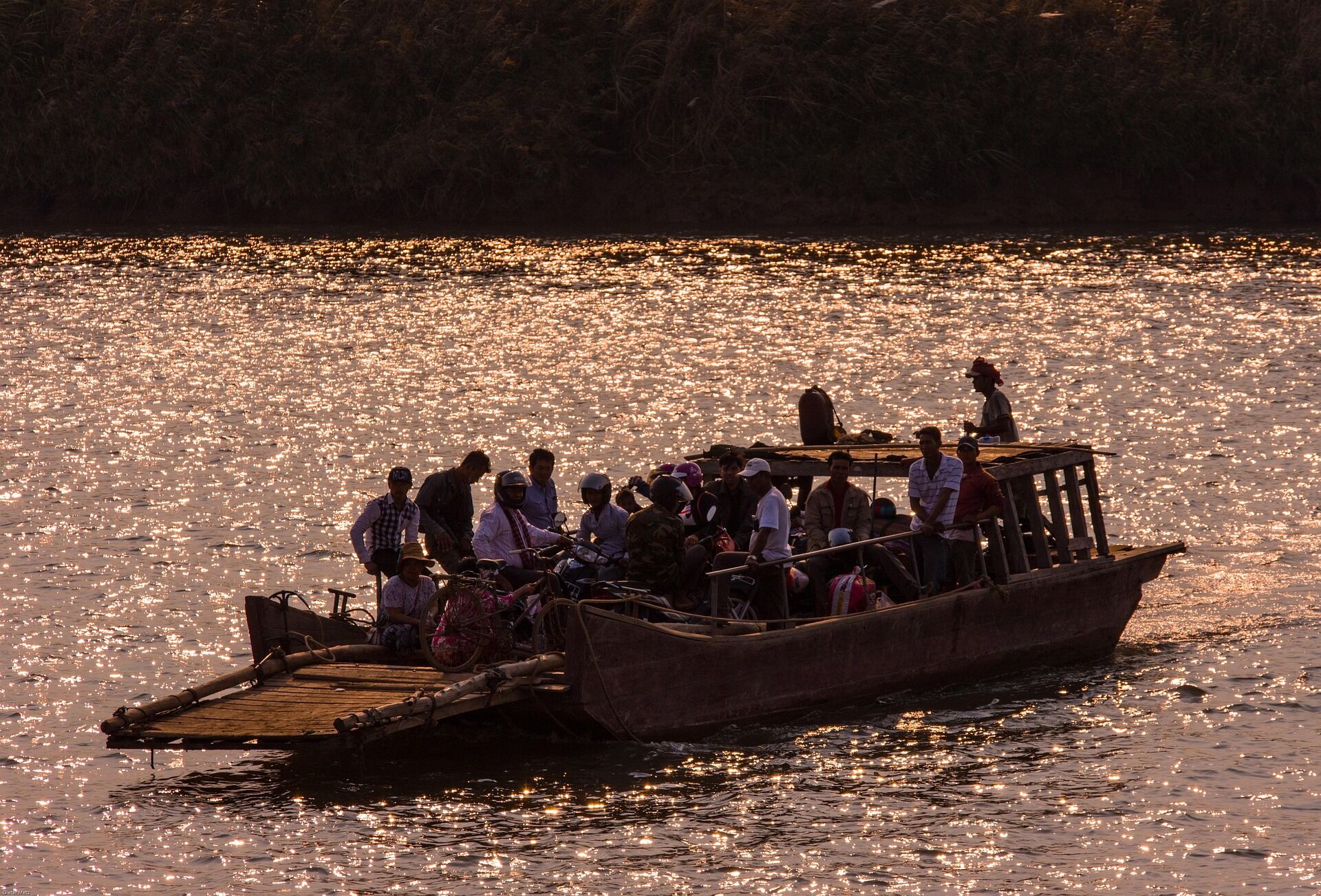Start your journey with Chiang Khong’s serene glow